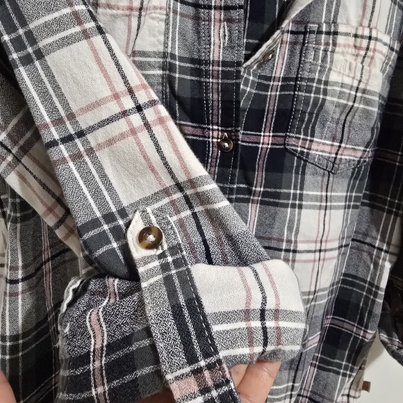 Carhartt Black, White, and Pink Plaid Shirt - Picture 3 of 12